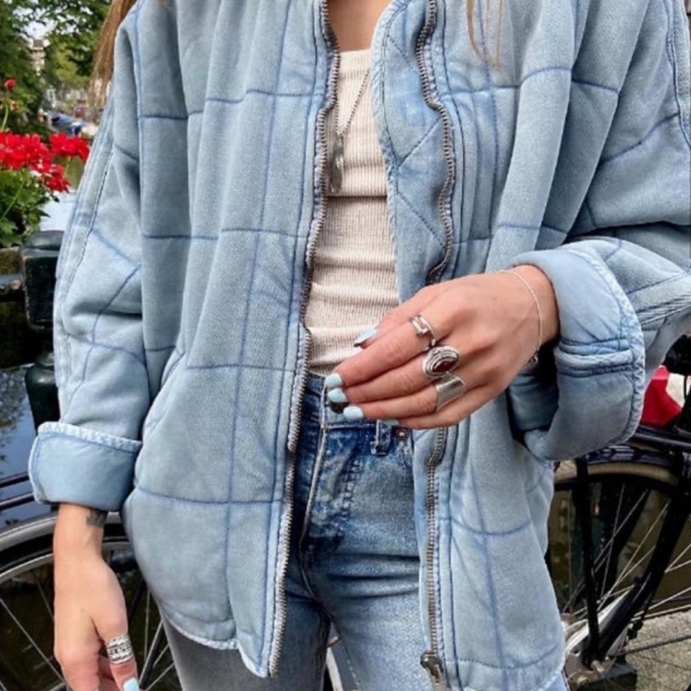 AWESOME sz S FREE PEOPLE CHAMBRAY BLUE QUILTED Jacket runs big BOHO - Picture 3 of 10